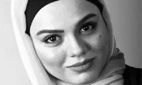 عکس یادگاری بازیگر زن جوان در تبعیدگاه پهلوی اول