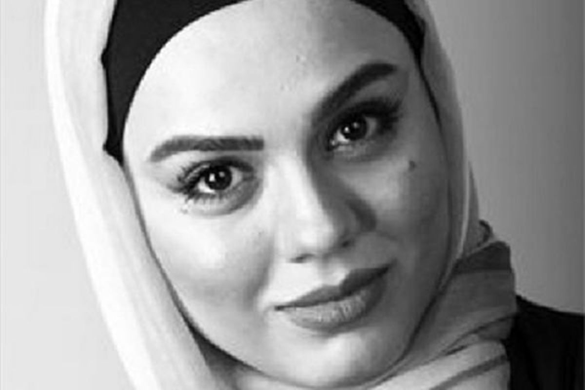 عکس یادگاری بازیگر زن جوان در تبعیدگاه پهلوی اول