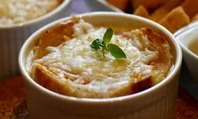 طرز تهیه سوپ پیاز فرانسوی