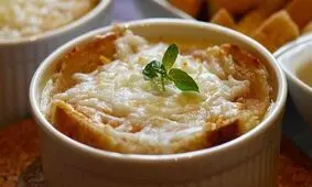 طرز تهیه سوپ پیاز فرانسوی