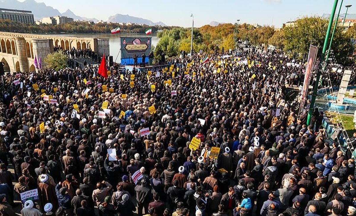 راهپیمایی مردم اصفهان علیه اغتشاشگران به روایت تصاویر‌