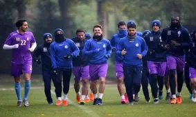 خنده های گرم کاپیتان آبی‌ها در سرمای تهران