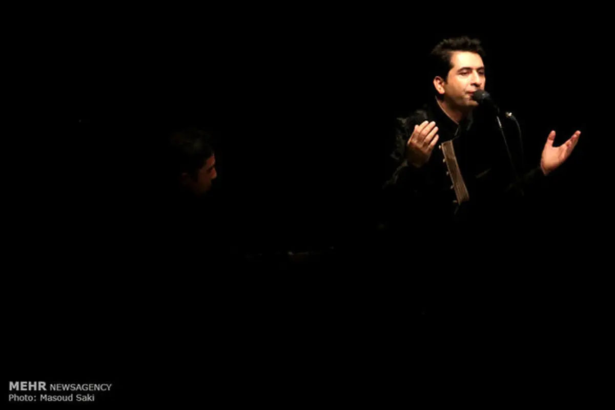 «حالا که می‌روی» زنده شد/ کنایه‌های بنزینی و اینترنتی محمدمعتمدی!