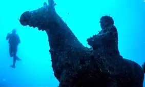 تصاویر| موزه‌ای جنگی در زیر آب