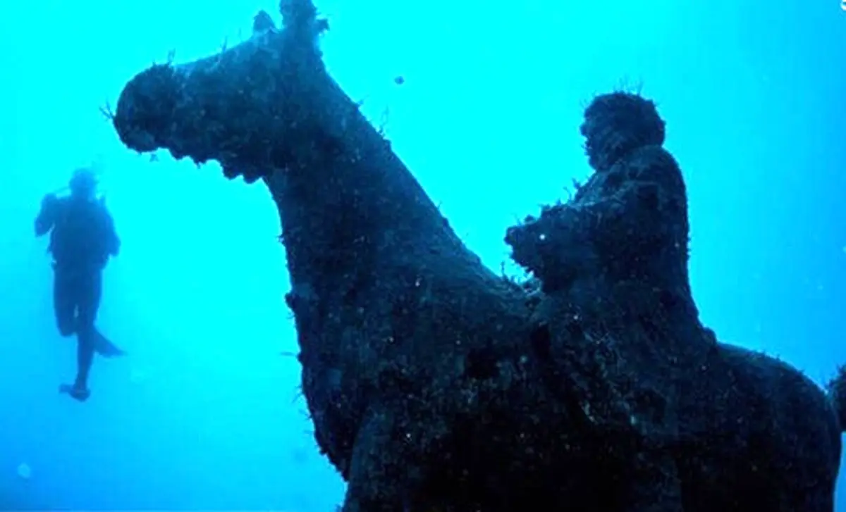 تصاویر| موزه‌ای جنگی در زیر آب