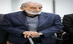 عکس| حسین شریعتمداری عصا به دست شد