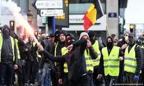 مکرون چگونه بحران را مدیریت کرد؟ / جنبش جلیقه زردها در فرانسه یک ساله شد