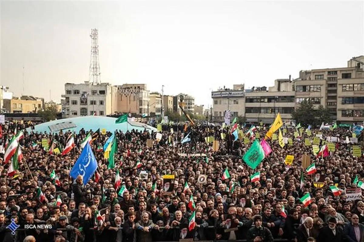 تجمع میدان انقلاب برای حمایت از نظام بود، یا معرکه برای توهین و تخریب؟