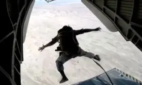 نجات چترباز از مرگ حتمی با باز شدن چتر دوم در نزدیکی زمین + فیلم