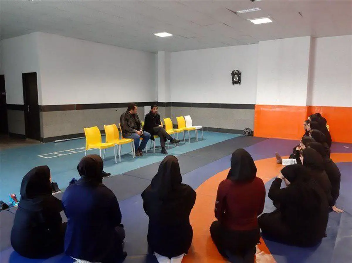بازدید دبیر از اردوی دختران کشتی‌گیر