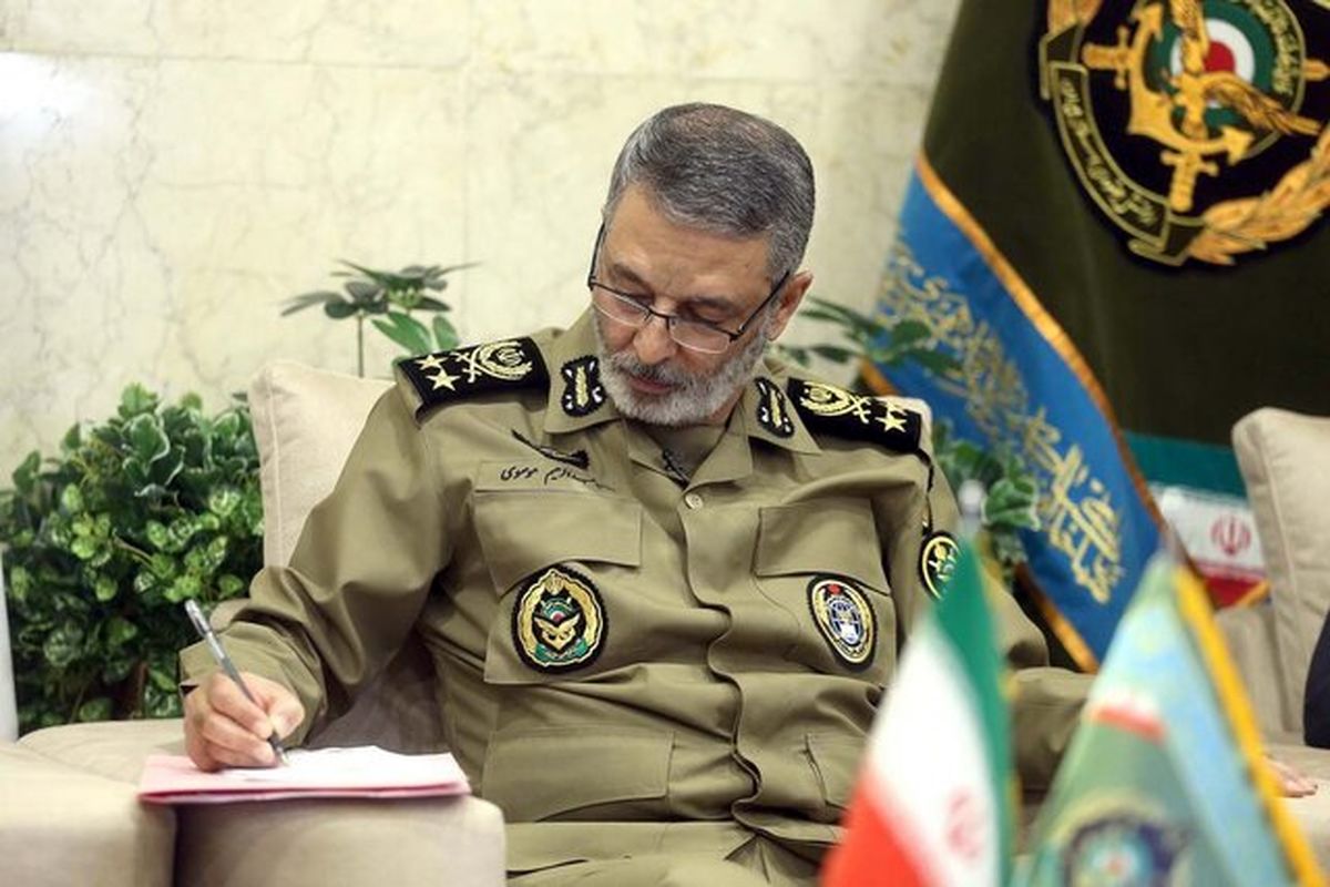 فرمانده کل ارتش: امروز نیروی دریایی پرچم اقتدار ایران در اقیانوسهاست