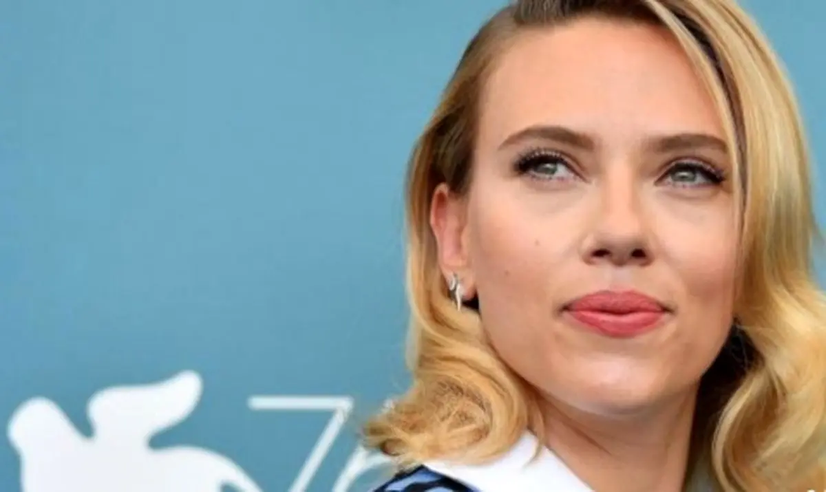 اسکارلت جوهانسون: نمی‌توانم مثل سیاست مدارها به مردم دروغ بگویم / همیشه چوب صداقتم را می‌خورم