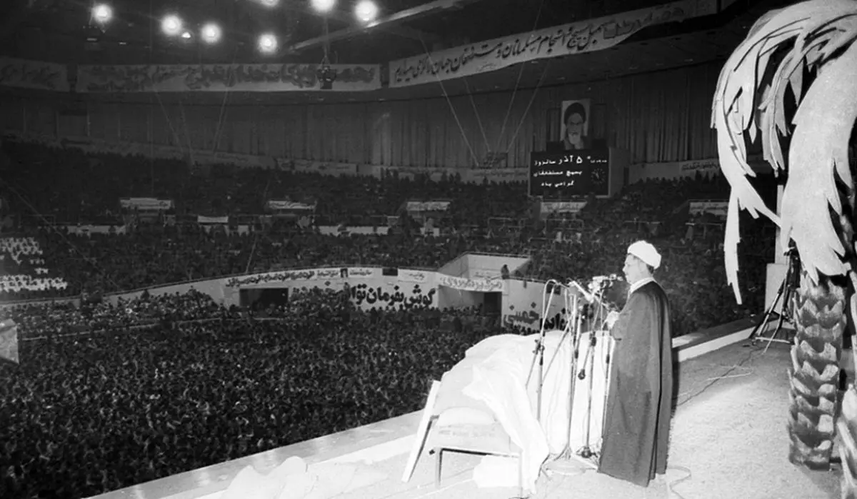 خاطرات آیت‌الله هاشمی؛ فیلم‌هایی از مراسم رفتن «مرضیه»، خواننده طاغوتی، به عراق و پیوستن به منافقان دیدم