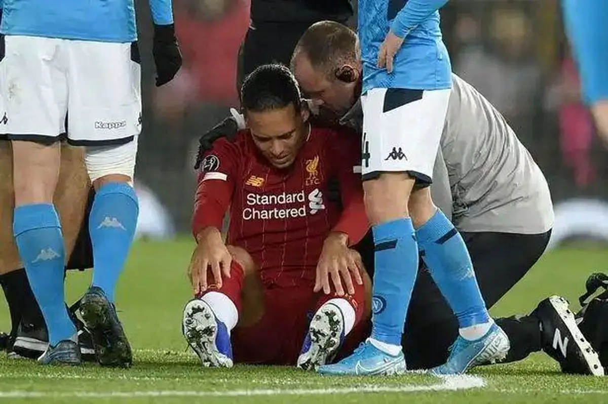 فن دایک: هیچ وقت بی دلیل روی زمین نمی افتم