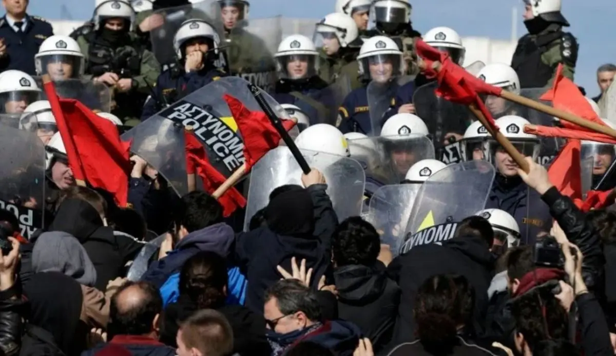 دوراهی بنزین / اقتصاد ایران یونانیزه بشود بهتر است یا ونزوئلائیزه؟