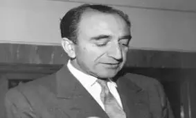 یادداشت‌های علم، ۸ آذر ۱۳۵۴: من مطمئن هستم که شاه قطعاً در فکر تهیه بمب اتمی است