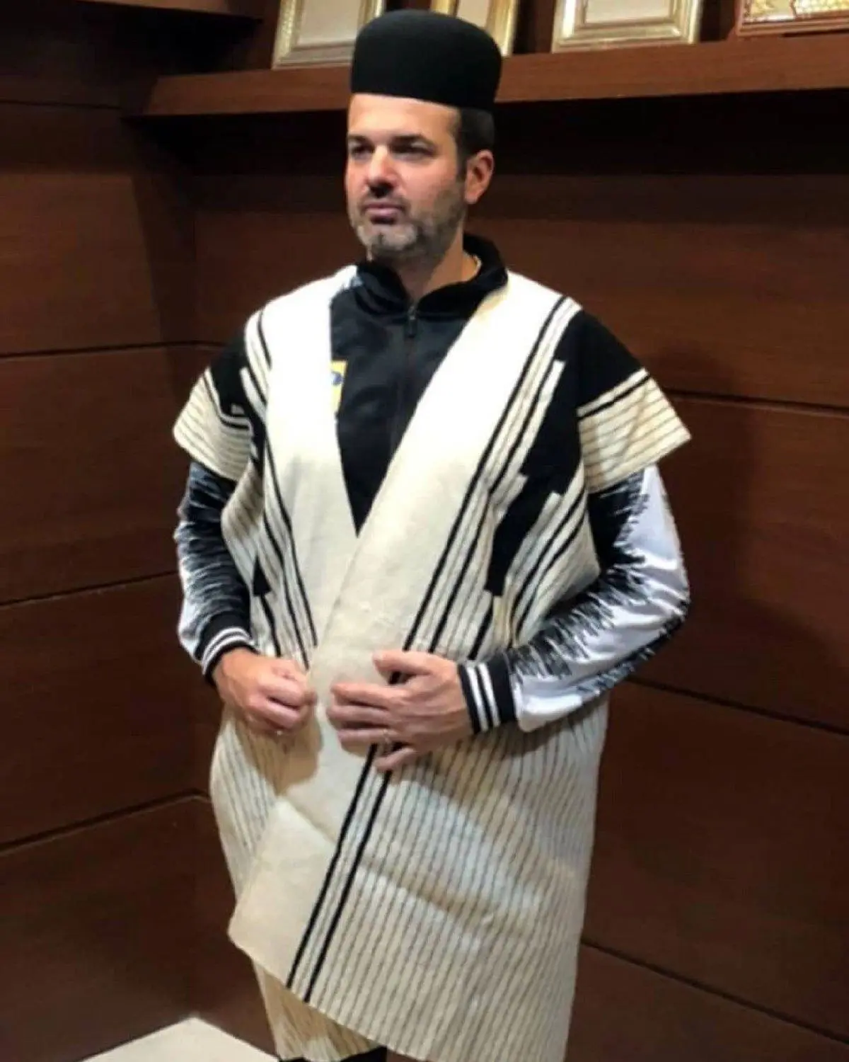 استراماچونی لباس بختیاری بر تن کرد