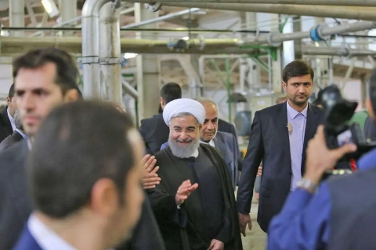روحانی همزمان با اولین ساعات ثبت نام انتخابات، مشغول چه کاری است؟