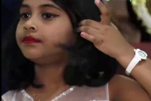 فیلم| دختر بچه هندی با چشم بسته مکعب روبیک را حل می‌کند