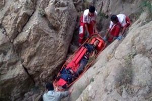 جسد کوهنورد ۶۰ ساله از ارتفاعات سفیدکوه خرم‌آباد منتقل شد