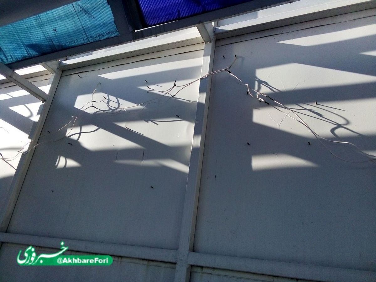 خطر برقگرفتگی روی پل عابر پیاده در مشهد