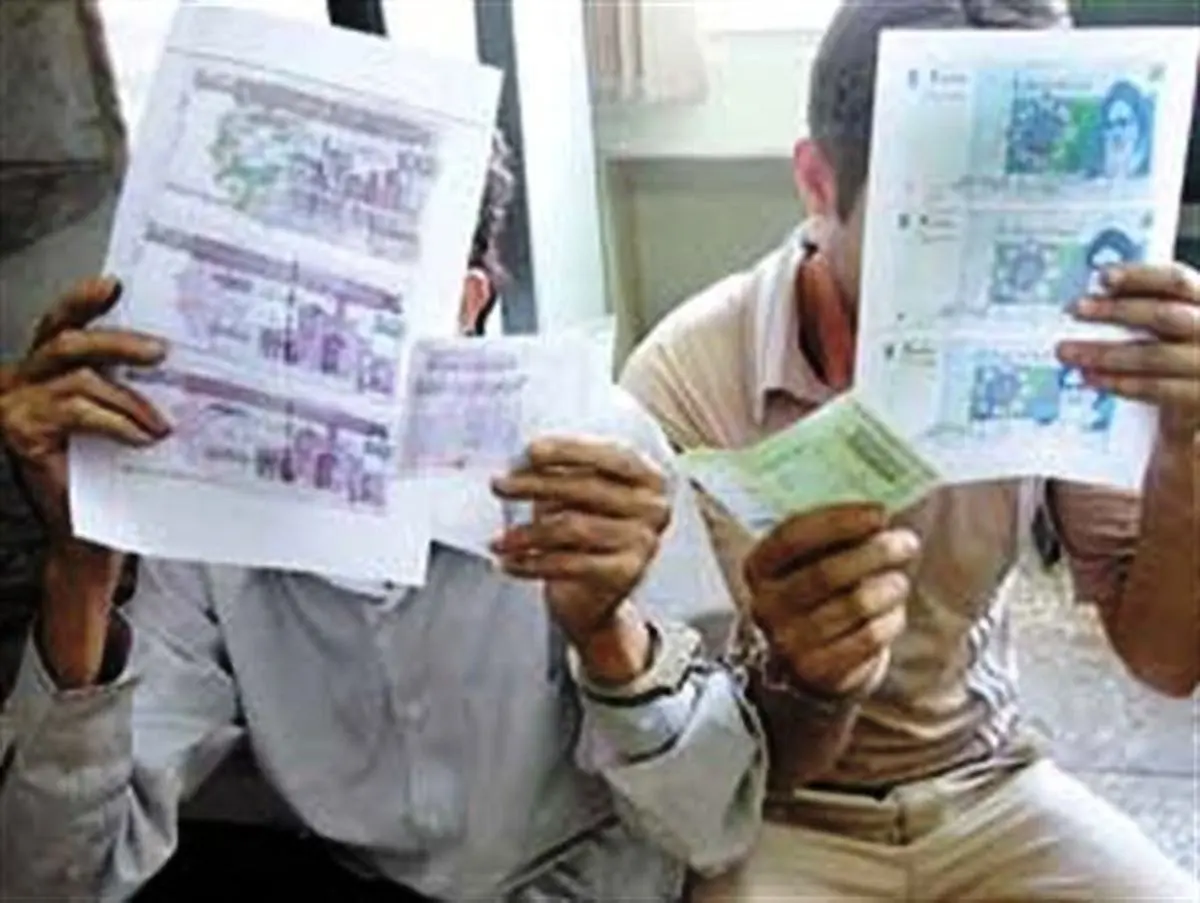 کشف اسکناس‌های جعلی از یک کارگر ساختمانی / او در مترو لو رفت