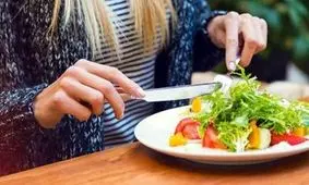 عادت هایی که در رژیم غذایی باید کنار بگذاریم