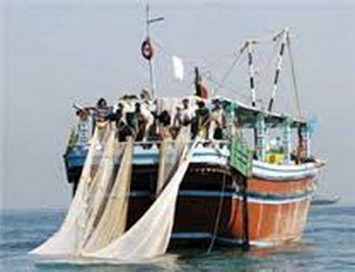 نجات 2نفر از سرنشینان قایق صیادی در چابهار