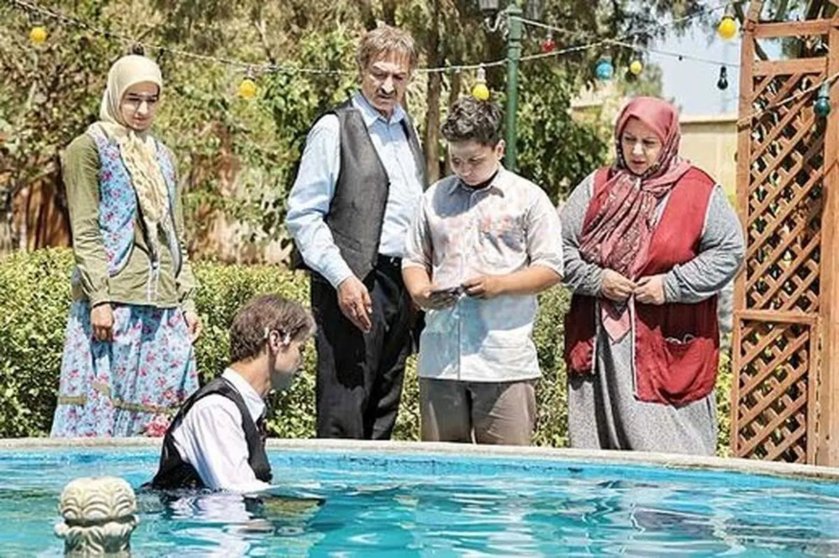 انتقاد روزنامه جوان از برخی سریال سازان: چرا از رهبری خرج می‌کنید؟