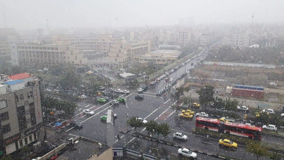 انسداد ۲ خط از خطوط ۱۰ گانه بی آر تی با اولین برف پاییزی