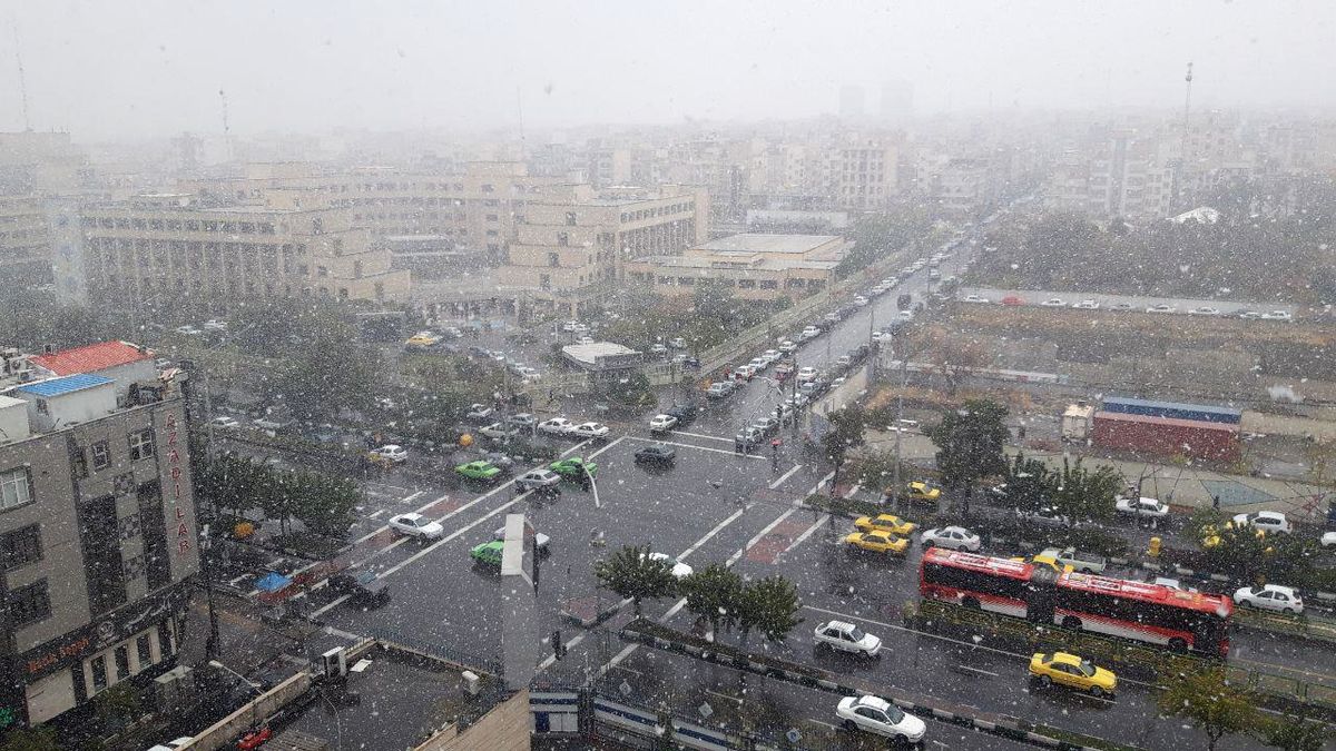 انسداد ۲ خط از خطوط ۱۰ گانه بی آر تی با اولین برف پاییزی