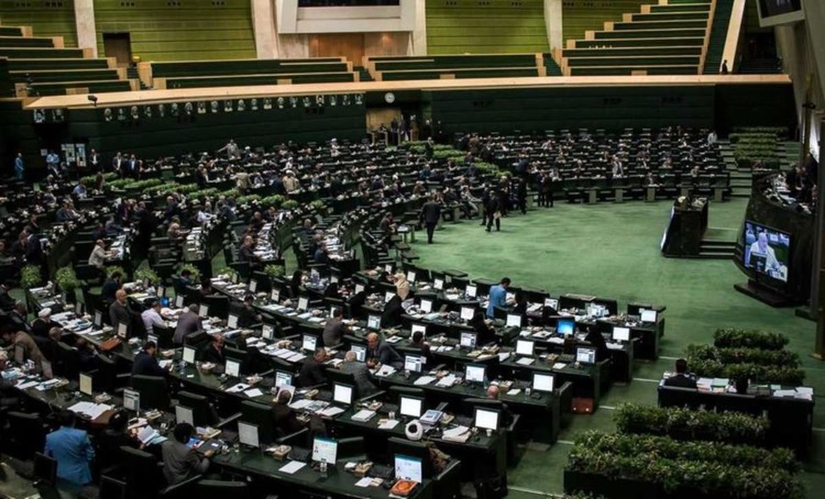 دروغگو خواندن رئیس جمهور از تریبون مجلس / پزشکیان: بعد از فرمایشات رهبری چرا باز توهین آمیز صحبت می‌کنید؟