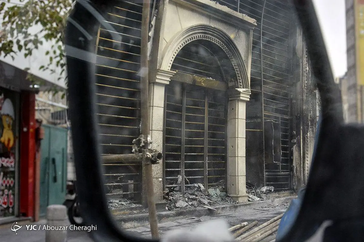 تخریب اموال عمومی توسط آشوبگران / عکس