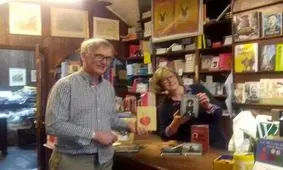 قفسه کتاب‌های ایرانی در دو کتابفروشی مطرح انگلستان