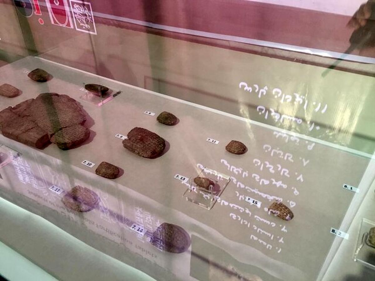 نمایش ادامهدار ۱۱۰ گلنوشته هخامنشی در موزه ملی