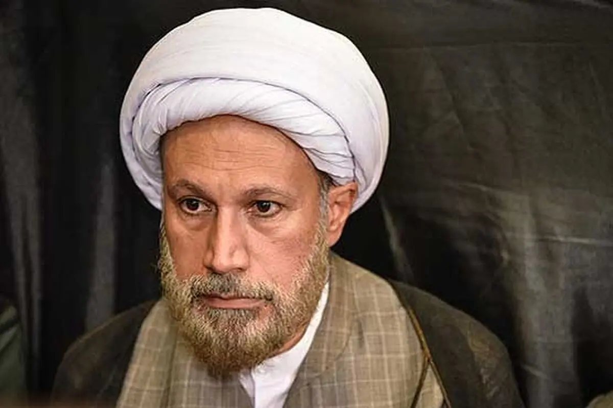 رضا خان با تمام قلدری‌اش نتوانست عمامه از سر آخوند بردارد، شما چه جایگاهی دارید که می گویید آخوند باید برود