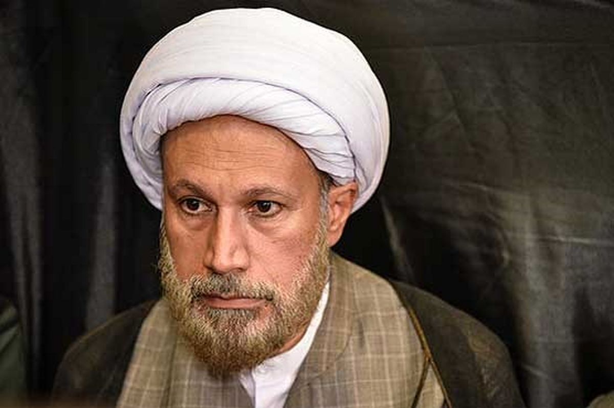 رضا خان با تمام قلدریاش نتوانست عمامه از سر آخوند بردارد، شما چه جایگاهی دارید که می گویید آخوند باید برود