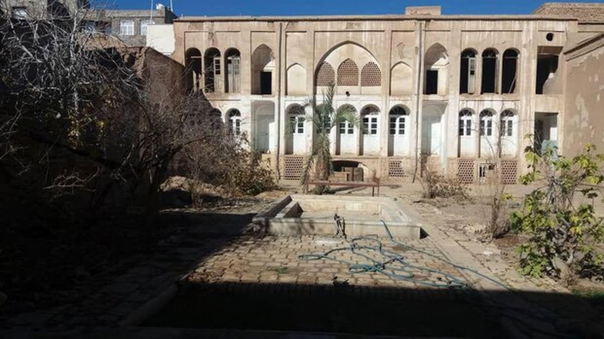 آسیب ۳۰۰میلیونی به خانه تاریخی مقدم کاشان در پی احداث پارکینگ