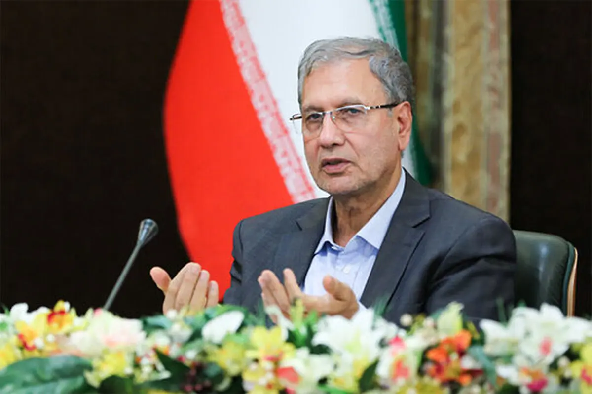 ربیعی: مگر می‌توانستیم بگوییم فلان ساعت بنزین گران می‌شود؟/ یخچال خالی بازنشسته‌ها را درک می‌کنیم /زندگی مسئولان شبیه زندگی مردم است 