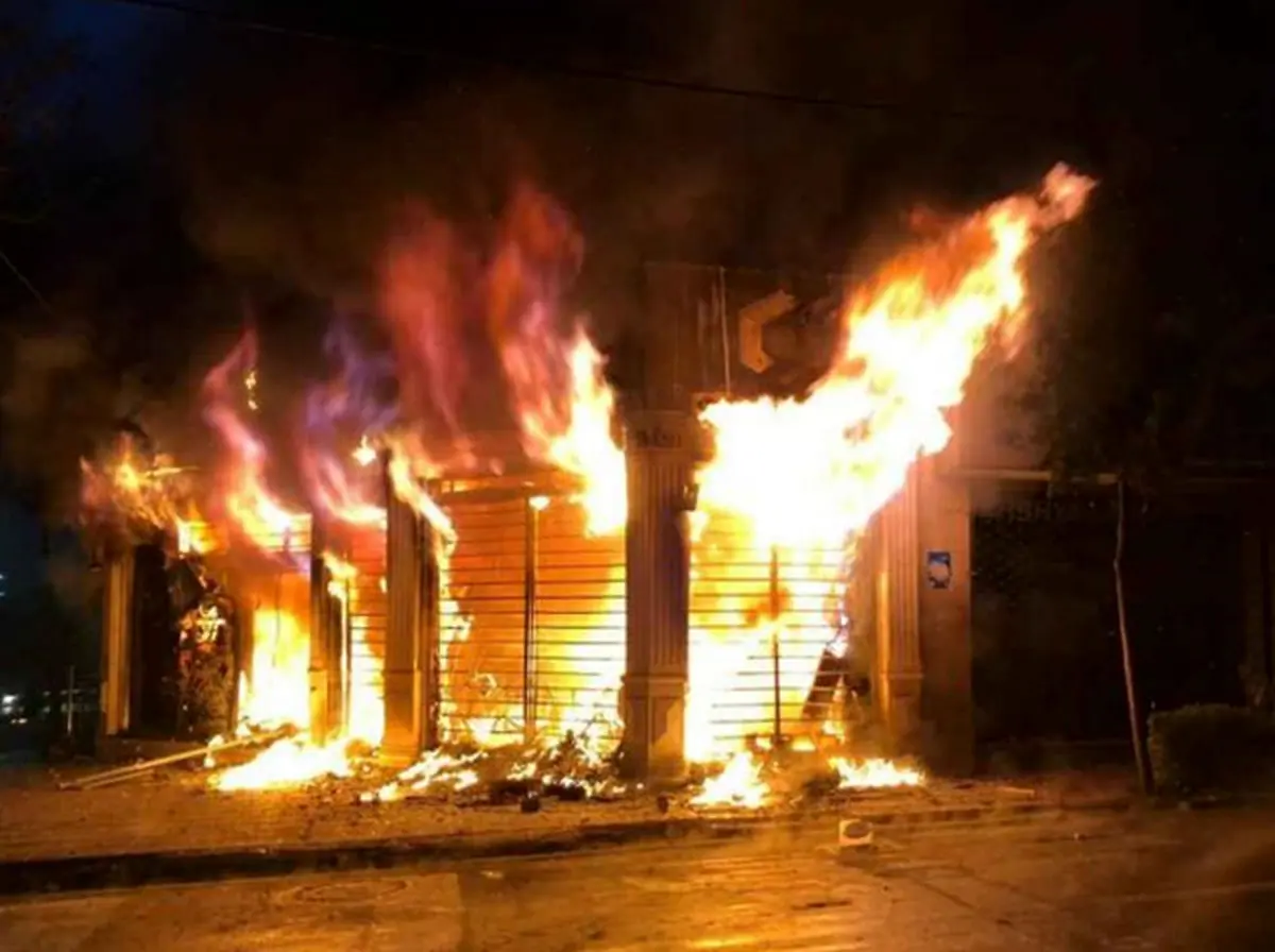 ۸۰ فروشگاه زنجیره‌ای بین ۵۰ تا ۱۰۰ درصد تخریب شدند / برخی از آنها ابتدا غارت و سپس به آتش کشیده شدند / خسارت واردشده به این فروشگاه ها ۱۷۰ میلیارد تومان است