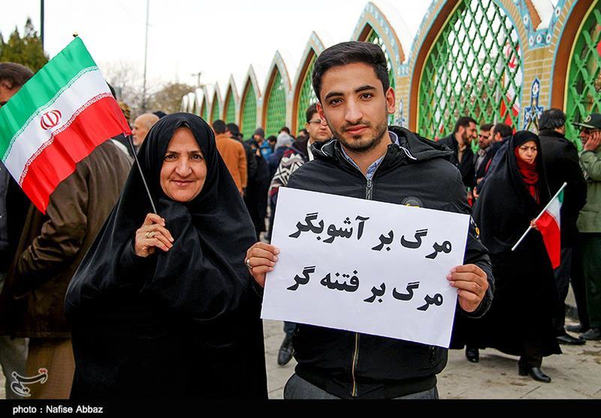 مردم یاسوج در محکومیت اقدامات اغتشاشگران راهپیمایی میکنند