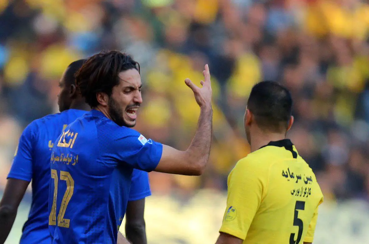 یزدانی تا نیم فصل دور از میادین