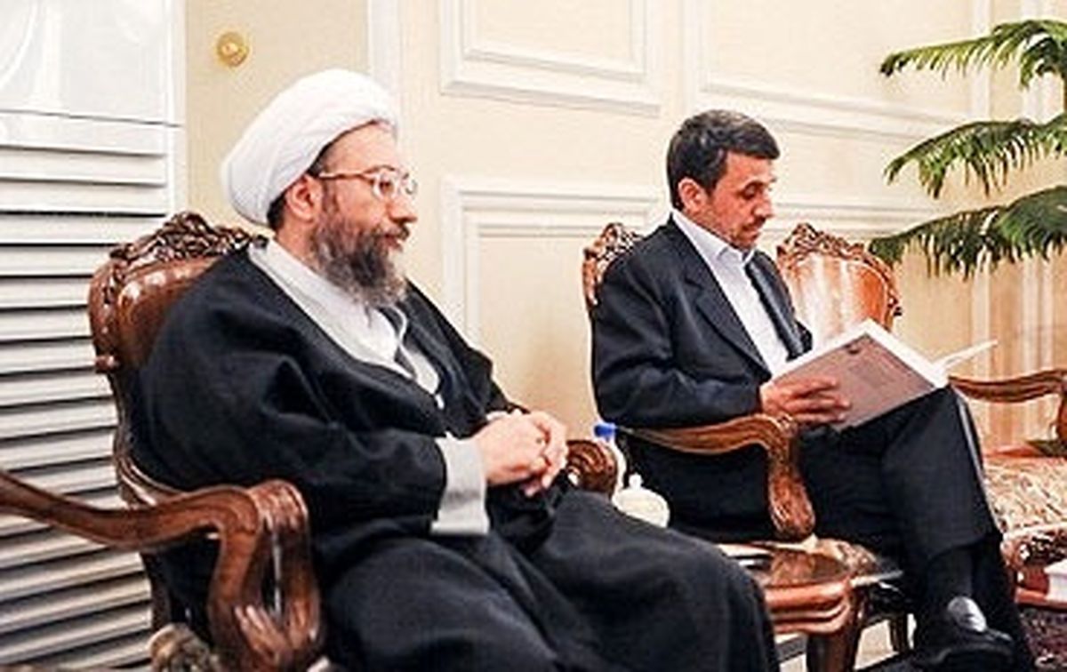 احمدی‌نژاد به آملی لاریجانی نامه نوشت