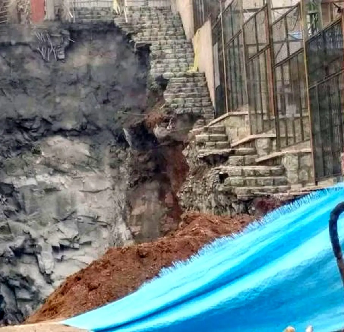 سقوط هولناک پسر جوان به ساختمان گودبرداری شده / شهرداری تهران کوتاهی کرد!