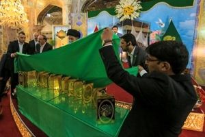 قرآن طلای هنرمند ایرانی به حرم علوی اهدا شد + عکس
