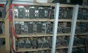 کشف ۷۲ دستگاه بیت کوین در صومعه‌سرا