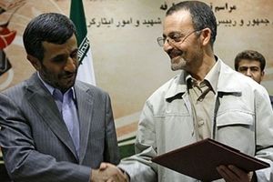 یک احمدی نژادی دیگر در صف مدعیان پاستور / زریبافان در ساختمان فاطمی + عکس