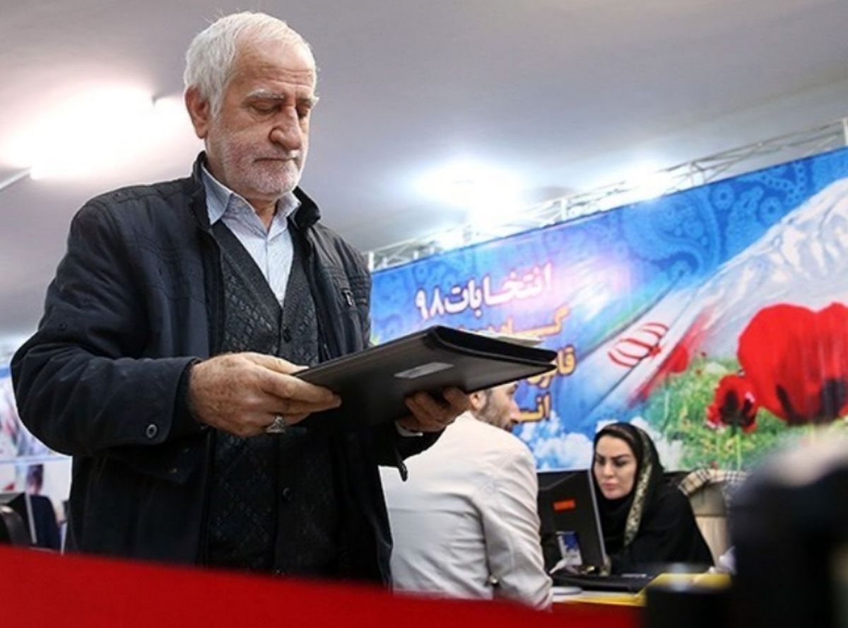 ثبت نام جلیلی و آقا تهرانی؛ ادامه ساز جدایی جبهه پایداری از اصولگرایان / احمدی نژادیها در مسیر بهارستان / نیم نگاهی به آرایشهای گوناگون اصولگرایان برای انتخابات