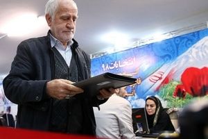 ثبت نام جلیلی و آقا تهرانی؛ ادامه ساز جدایی جبهه پایداری از اصولگرایان / احمدی نژادی‌ها در مسیر بهارستان / نیم نگاهی به آرایش‌های گوناگون اصولگرایان برای انتخابات