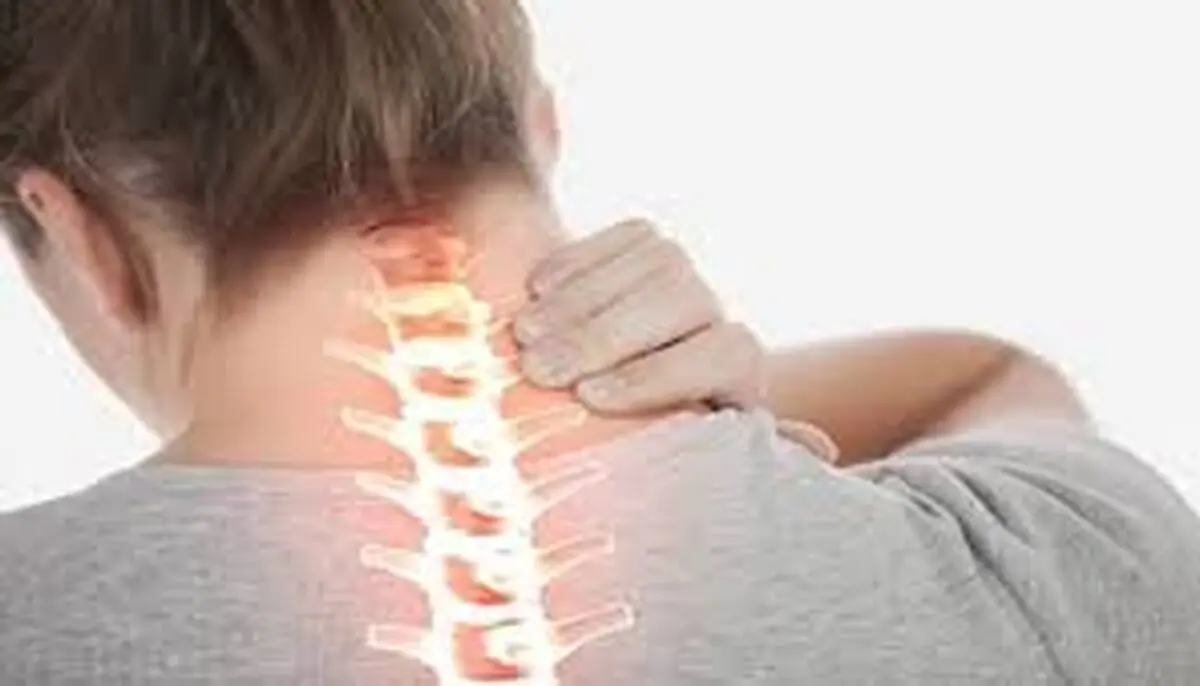 چه عواملی باعث ایجاد دیسک گردن می‌شوند؟
